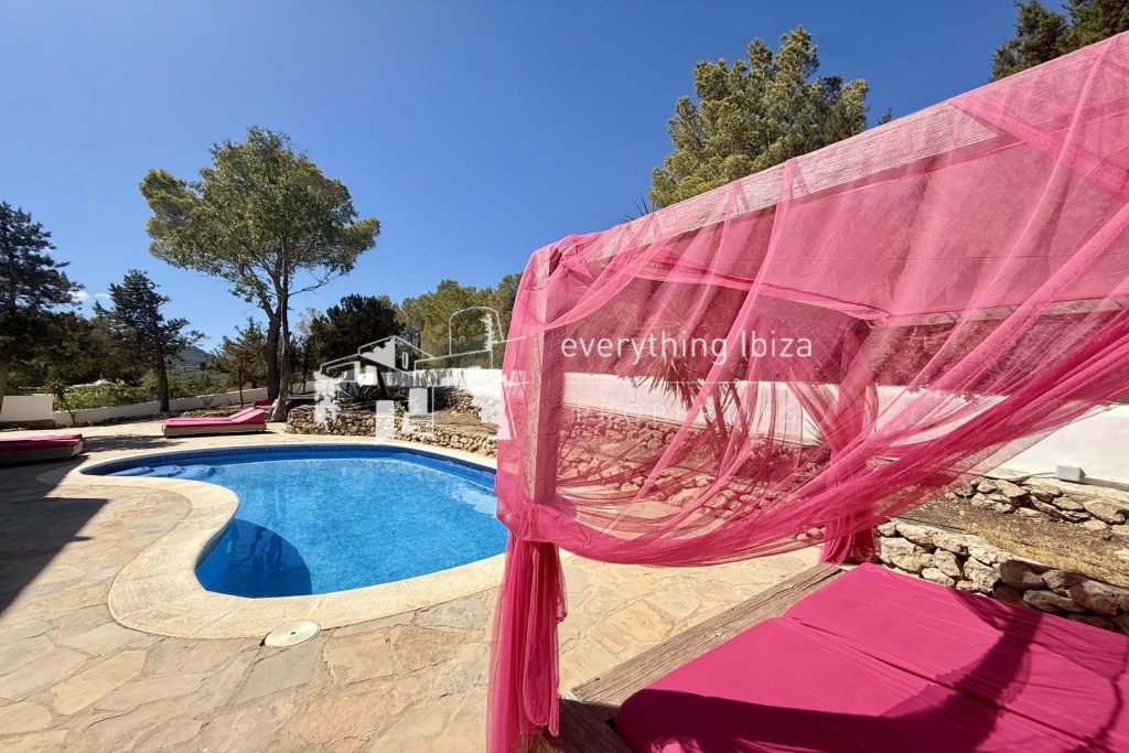 SOLD STC – Charming Traditionally Styled Detached Villa in Peaceful Country Surroundings in San Agusti de Vedra — Villa