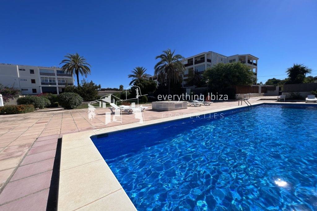Cosy Homely Penthouse Apartment Close to the Nearby Beach with Sea and Coastal Views in Port Des Torrent — Apartment