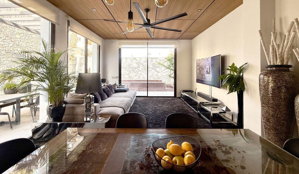Super Ground Floor 3 Bed Apartment with Private Pool in Central San Jose Village in San Jose — Apartment