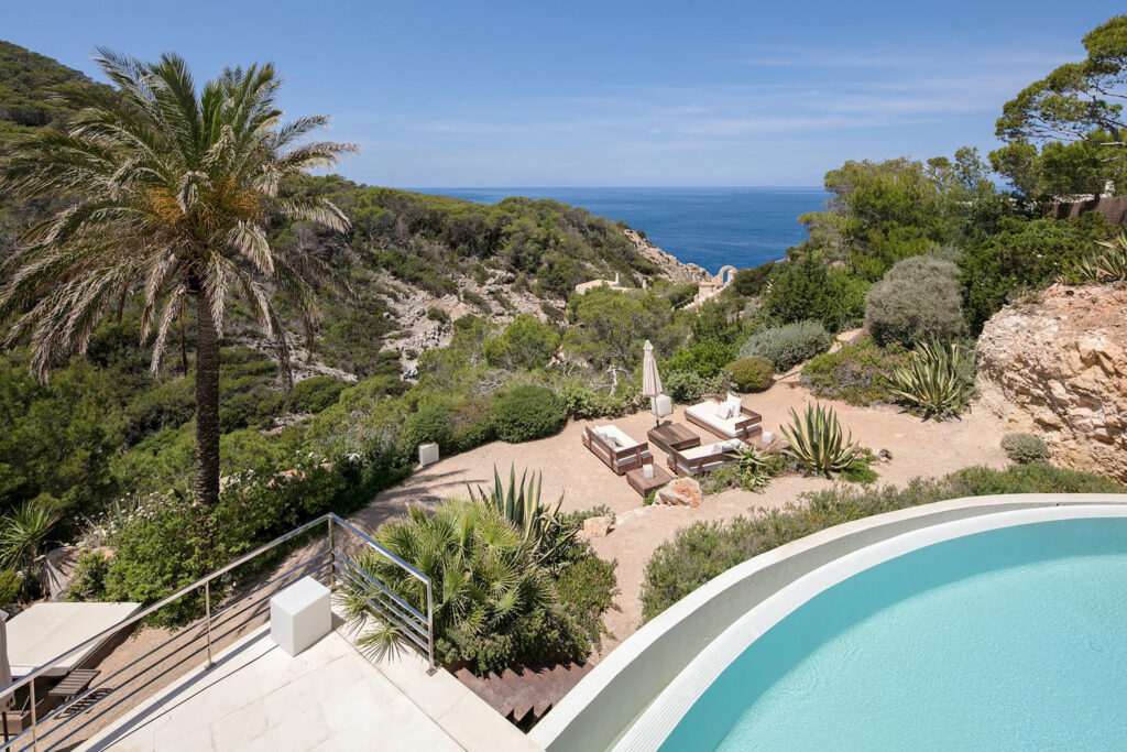 Stunning Modern Villa in an Elevated Position with Super Panoramic Views and Tourist License in Cala Vadella — Villa