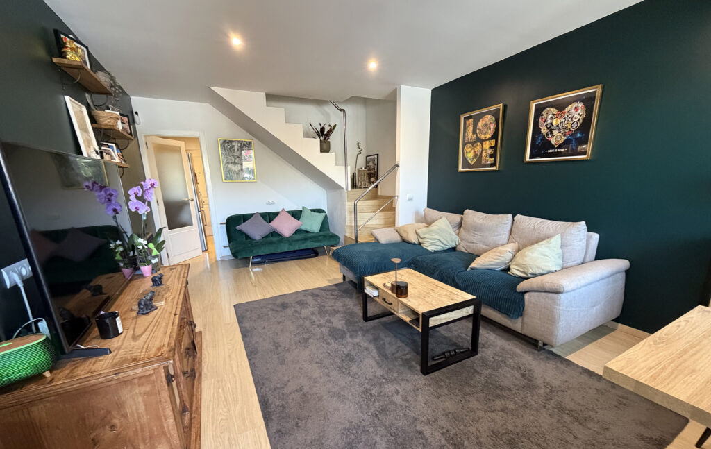 Lovely Modern 2 Bed Townhouse in Peaceful Surroundings Close to Nearby Beach in Port Des Torrent — Townhouse